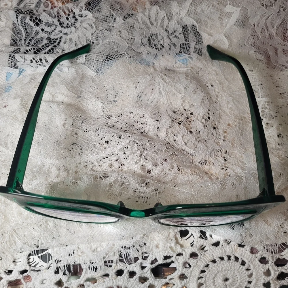 Green Oversized Cat-Eye Sunglasses - Picture 3 of 3